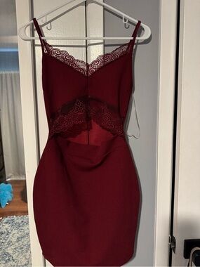 Women’s Lace-Trim Bodycon Dress in Burgundy